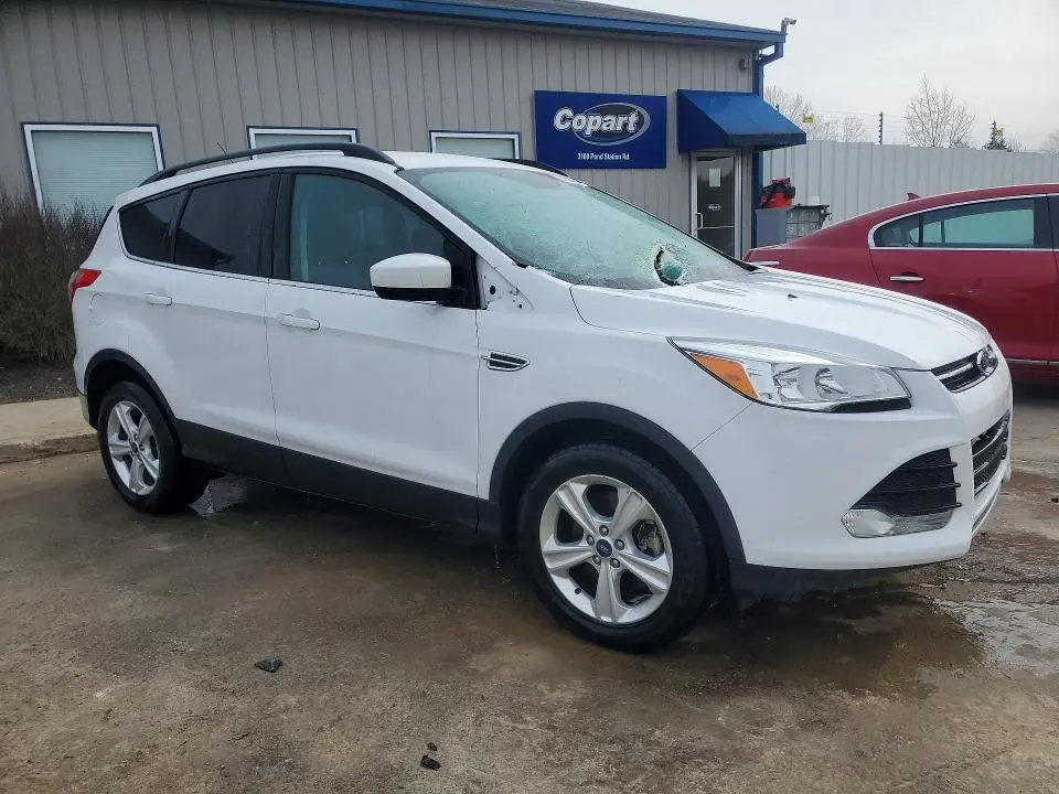2016 FORD ESCAPE SE  
