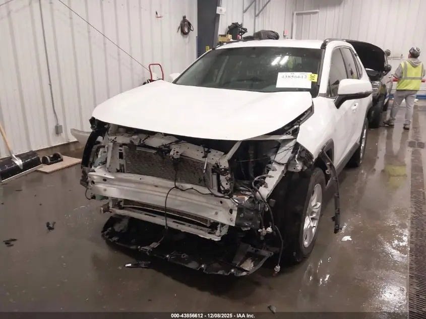 2021 TOYOTA RAV4 XLE