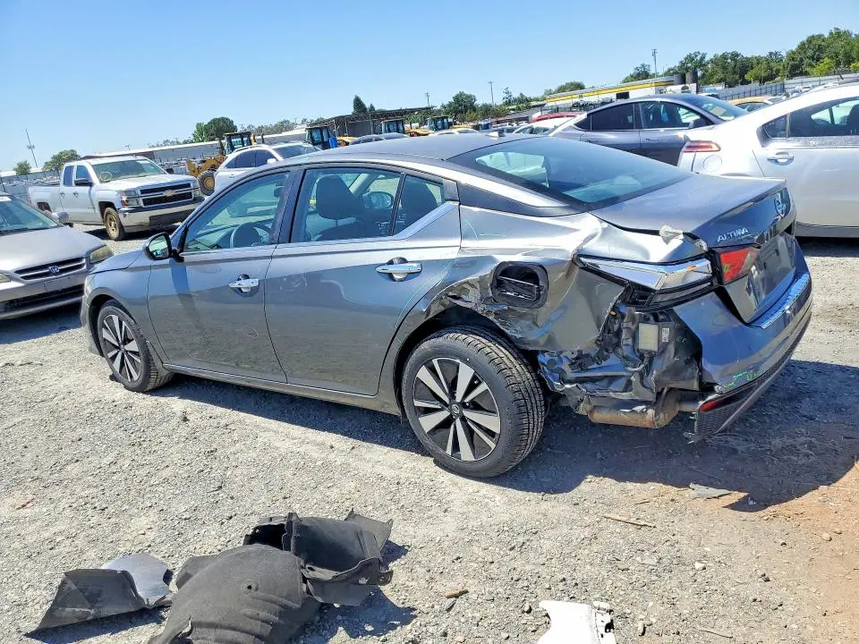 2022 NISSAN ALTIMA SV  
