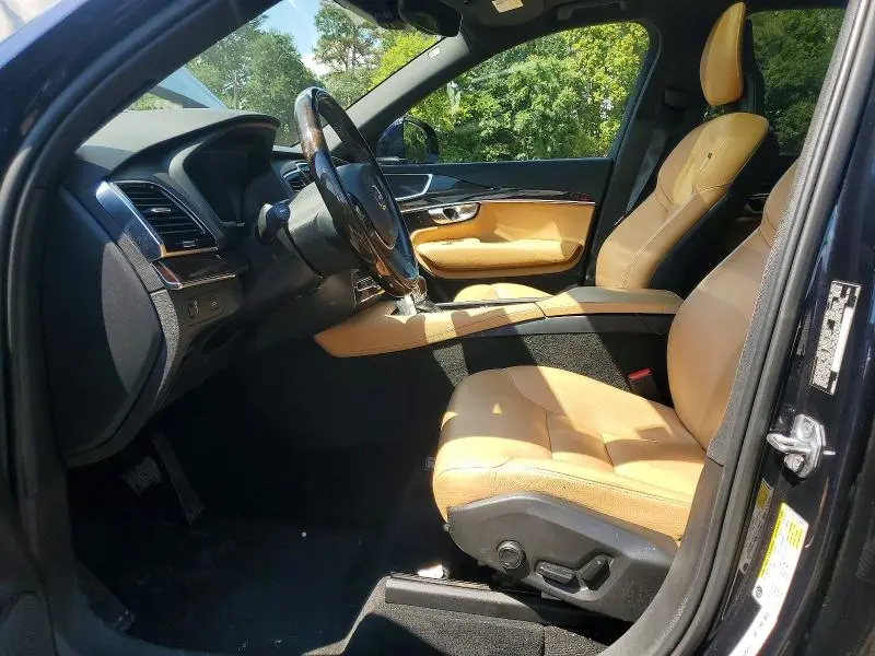2017 VOLVO XC90 T6  