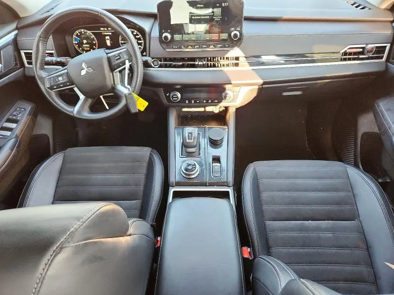 2023 MITSUBISHI OUTLANDER SE  