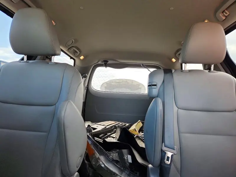 2019 TOYOTA SIENNA XLE 8-PASSENGER  