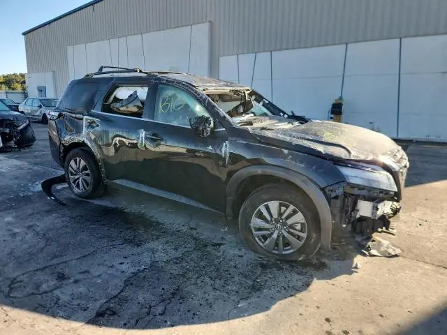 2024 NISSAN PATHFINDER SV  