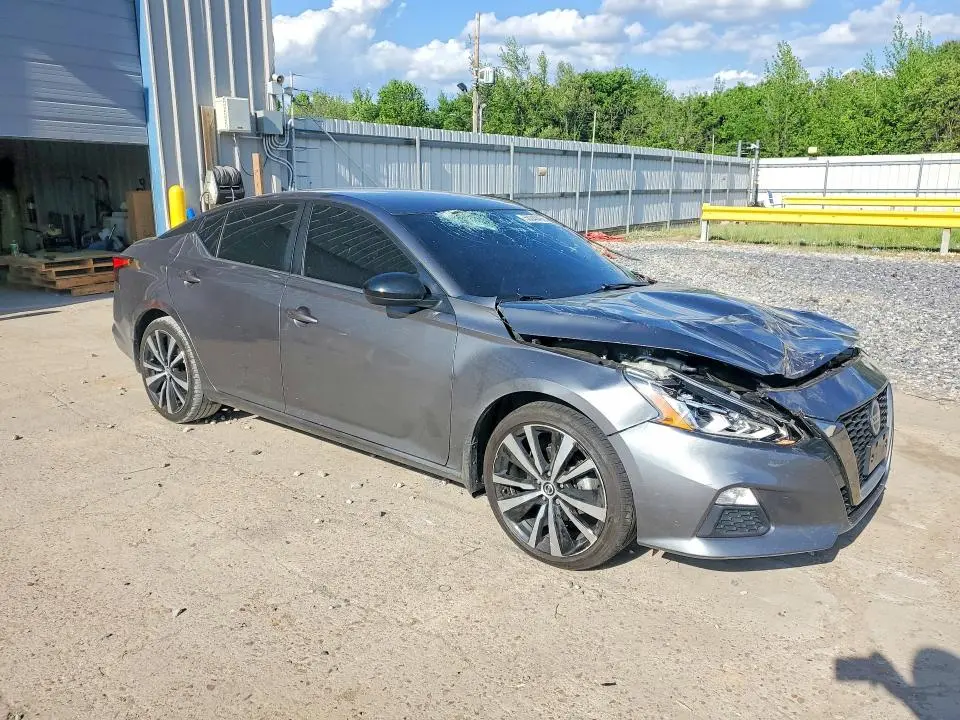 2022 NISSAN ALTIMA SR  