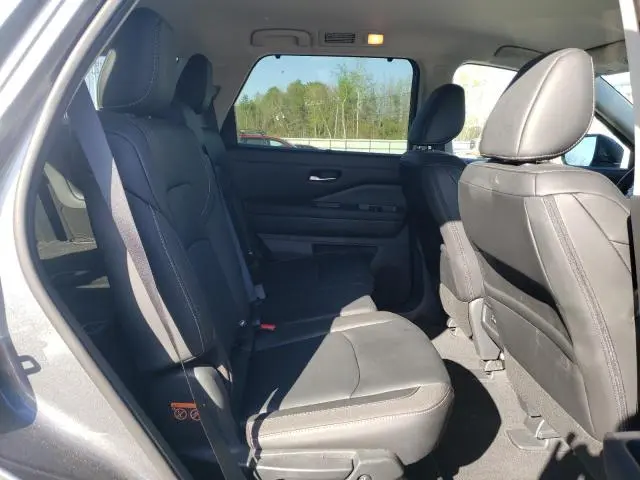 2024 NISSAN PATHFINDER SL  