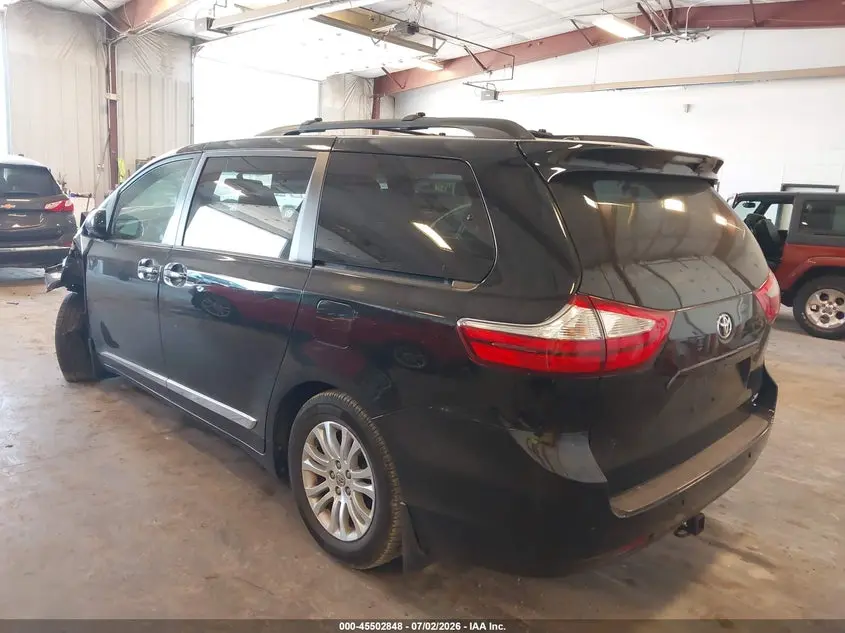 2016 TOYOTA SIENNA XLE 8 PASSENGER