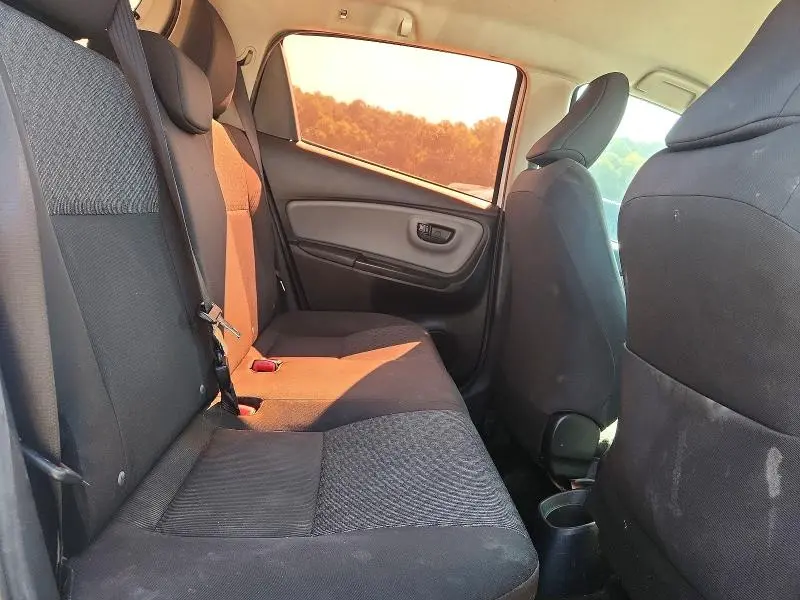 2015 TOYOTA YARIS 5-DOOR L  