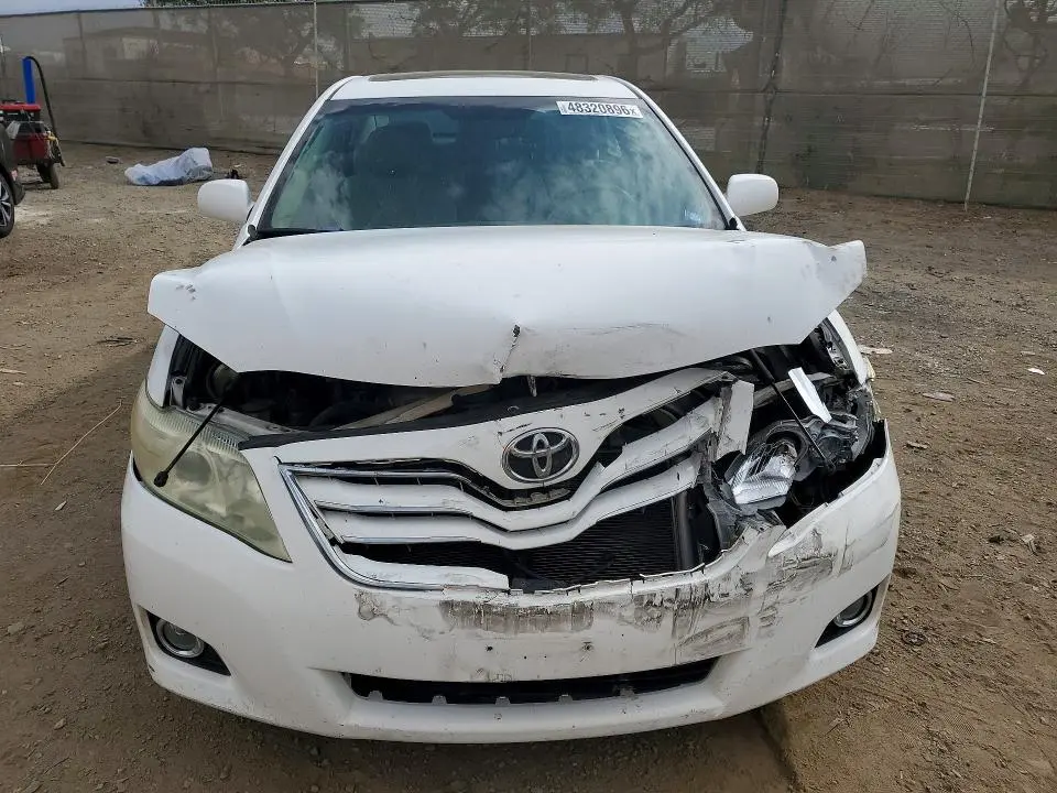 2011 TOYOTA CAMRY XLE  