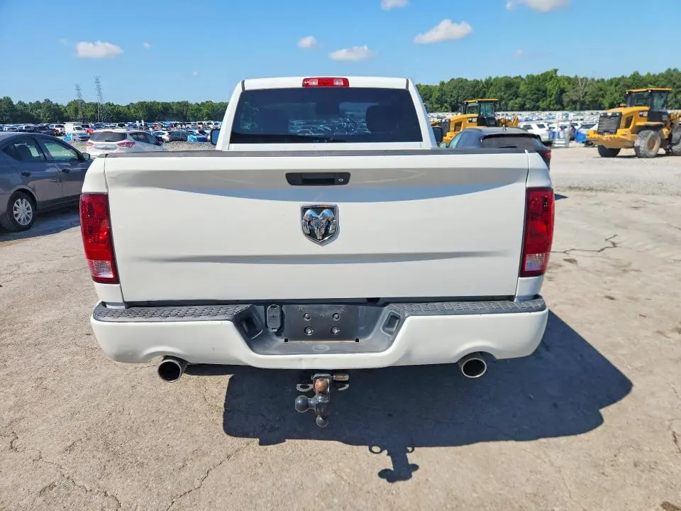 2014 RAM 1500 ST  