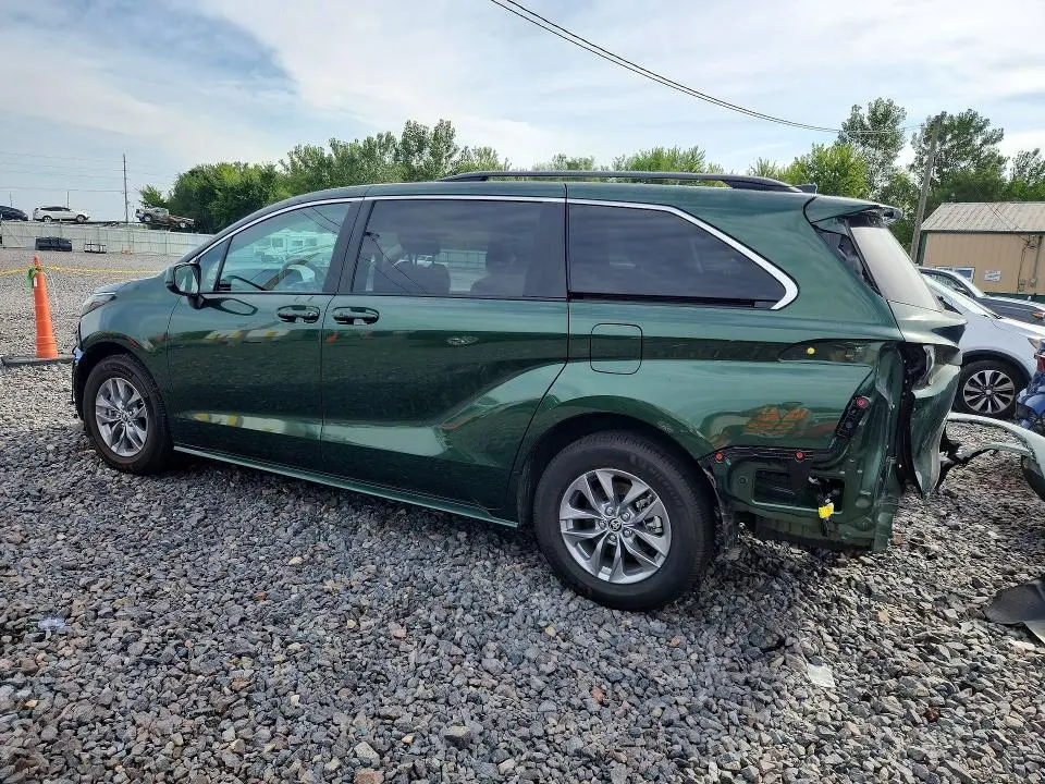 2024 TOYOTA SIENNA LE  
