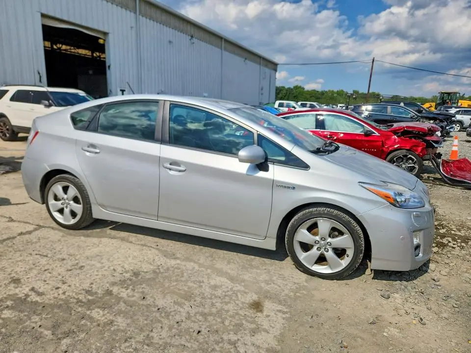 2010 TOYOTA PRIUS V  
