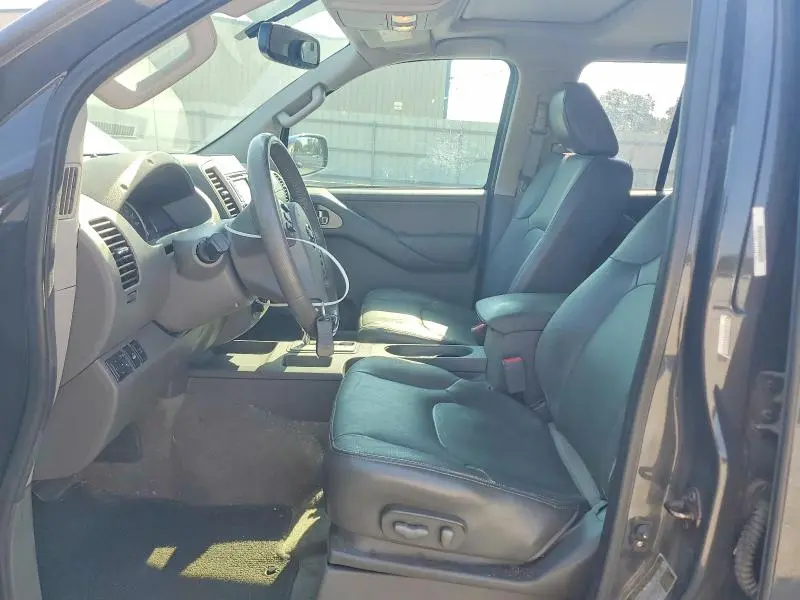2014 NISSAN FRONTIER SL  