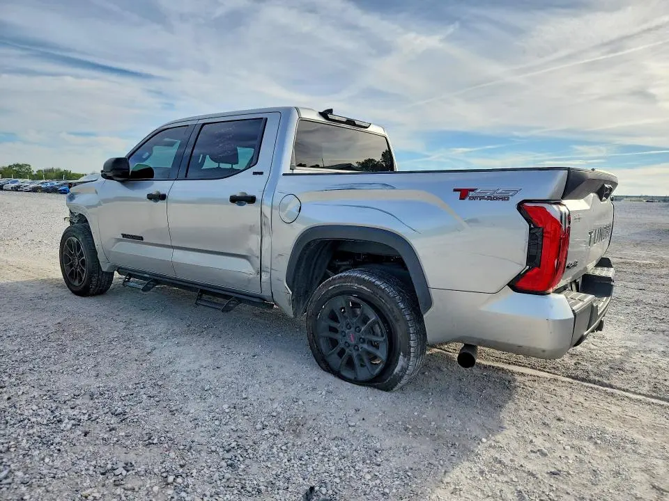 2022 TOYOTA TUNDRA SR5  