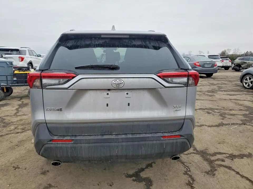 2025 TOYOTA RAV4 XLE  