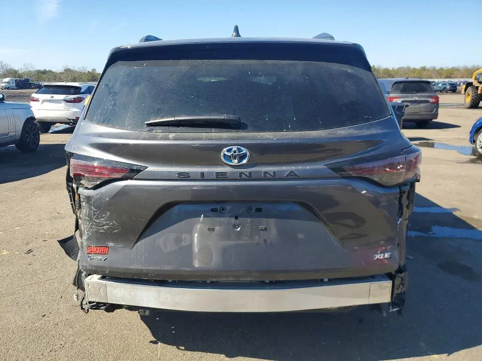 2025 TOYOTA SIENNA XLE 8-PASSENGER  