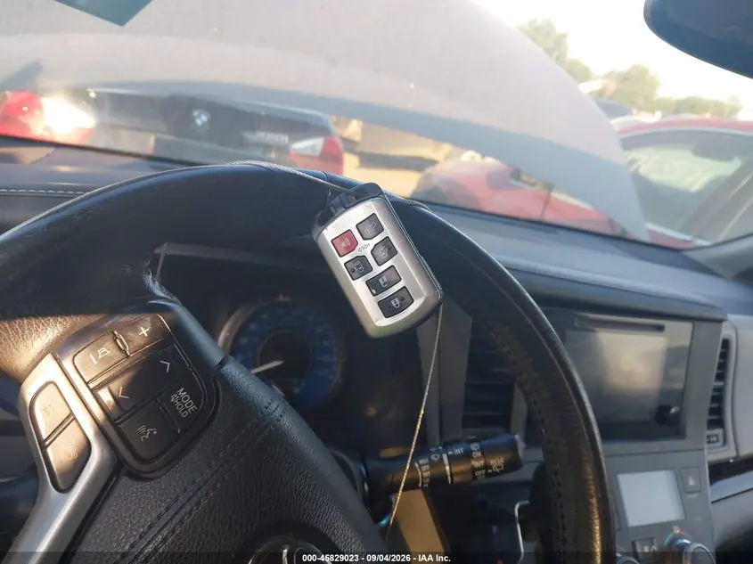 2017 TOYOTA SIENNA XLE 8 PASSENGER