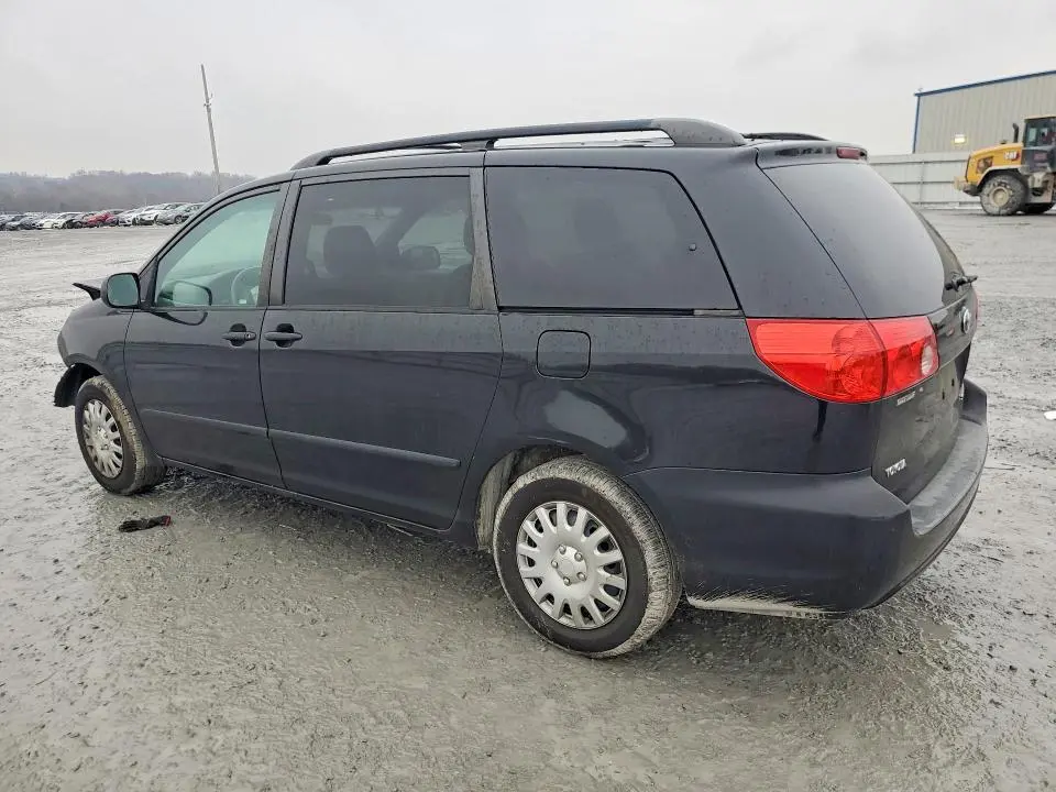 2010 TOYOTA SIENNA CE  