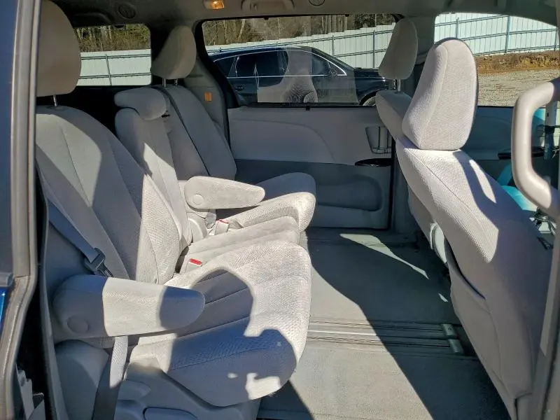 2012 TOYOTA SIENNA LE  