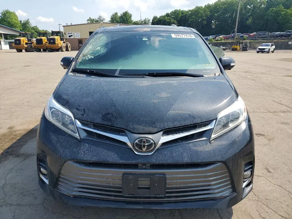 2019 TOYOTA SIENNA   