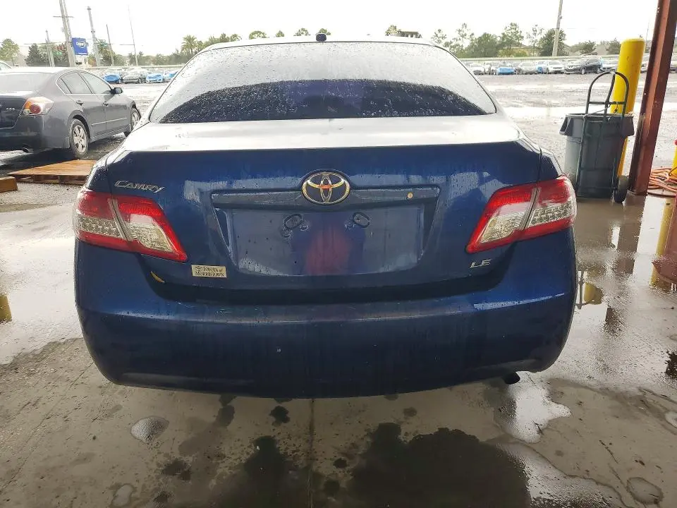 2011 TOYOTA CAMRY LE  