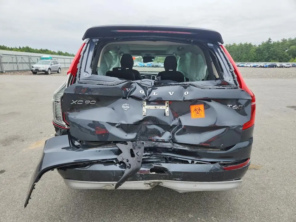 2022 VOLVO XC90 T6 MOMENTUM  