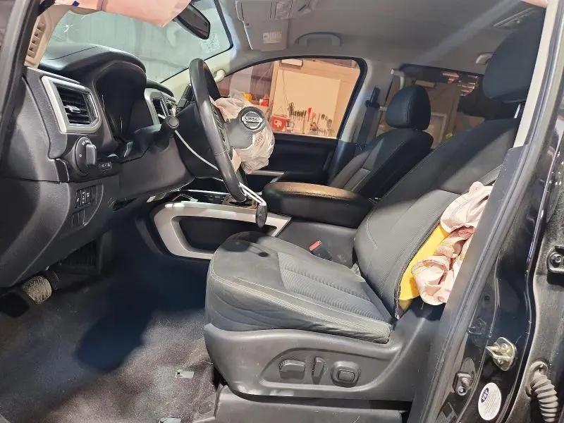 2017 NISSAN TITAN SV  