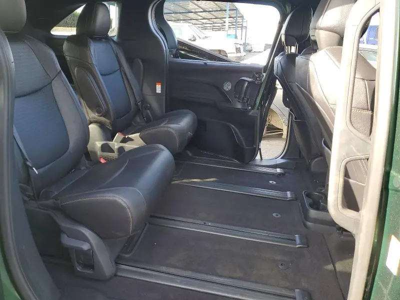 2025 TOYOTA SIENNA XSE  