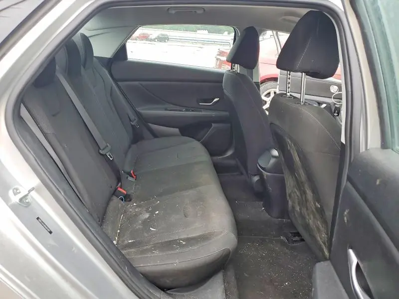 2022 HYUNDAI ELANTRA SE  