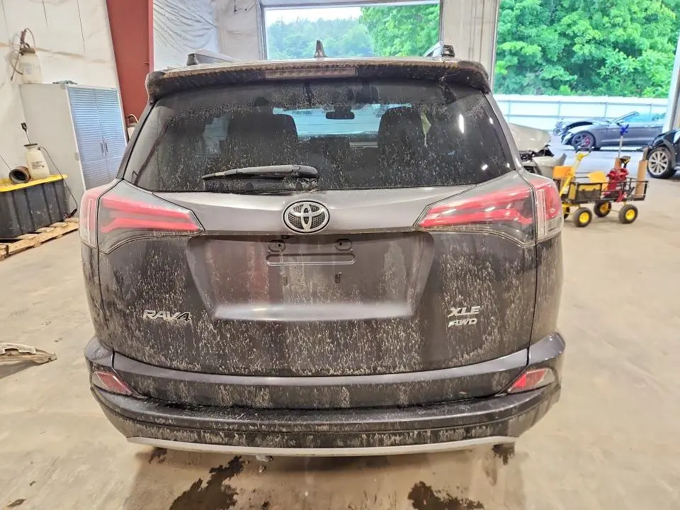 2018 TOYOTA RAV4 XLE  