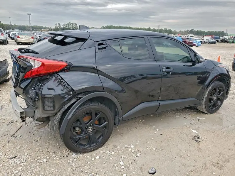 2022 TOYOTA C-HR XLE  
