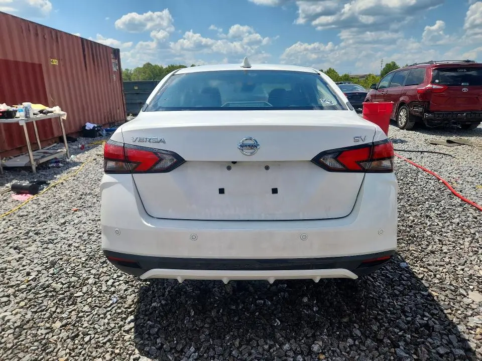 2022 NISSAN VERSA SV  