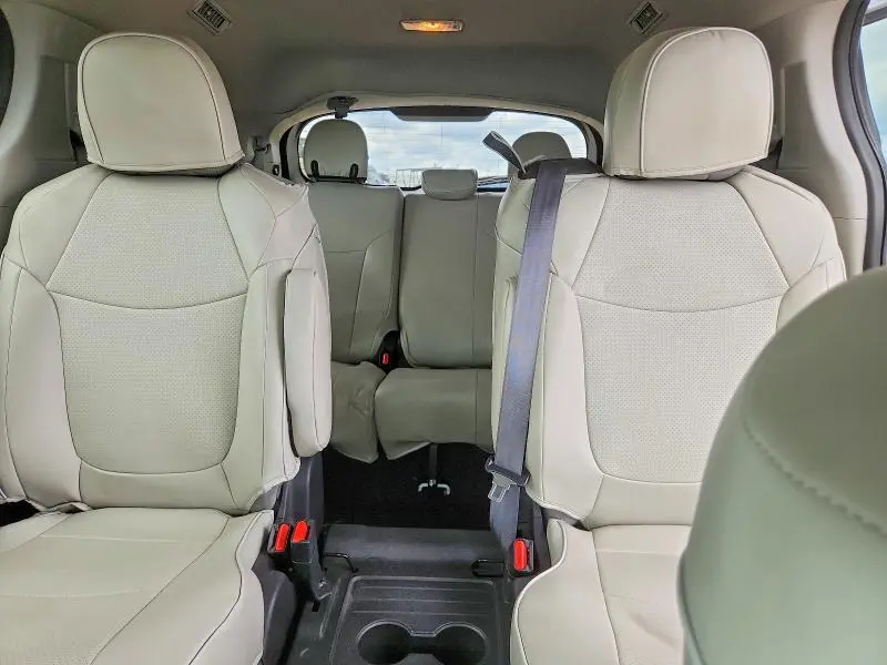 2022 TOYOTA SIENNA LE  