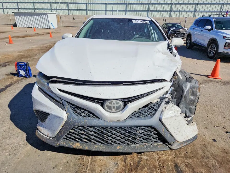 2019 TOYOTA CAMRY SE  