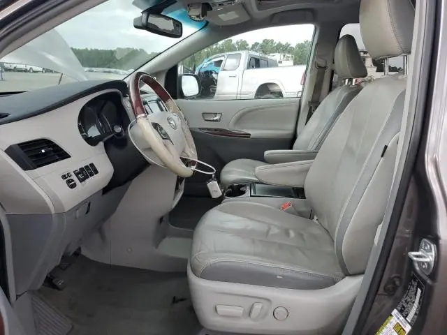 2012 TOYOTA SIENNA XLE  