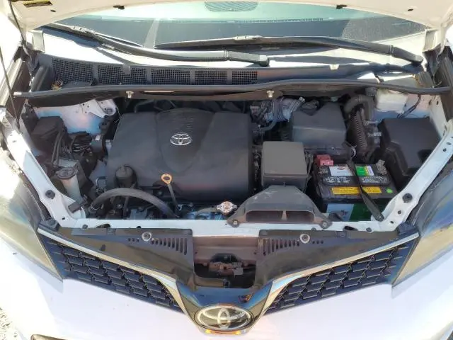 2020 TOYOTA SIENNA SE