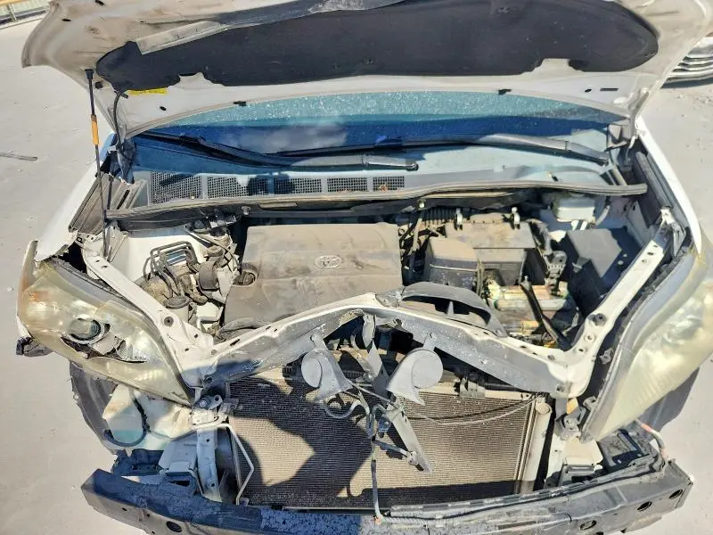2015 TOYOTA SIENNA LE  