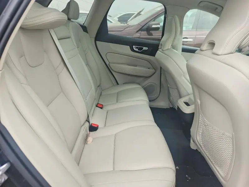 2021 VOLVO XC60 T5 MOMENTUM  
