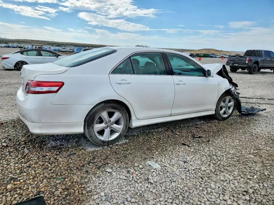 2011 TOYOTA CAMRY SE V6  