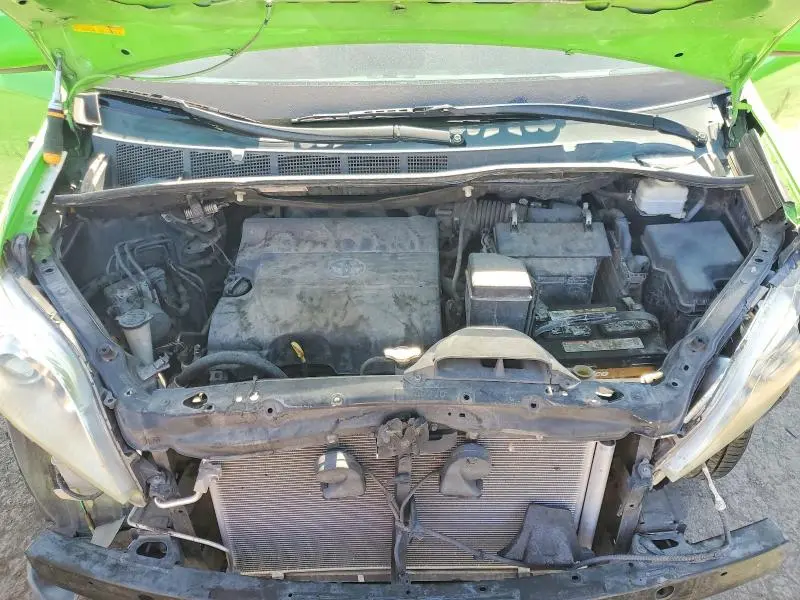 2014 TOYOTA SIENNA LE  