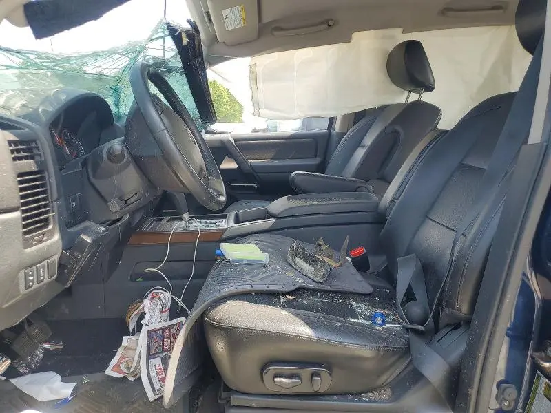 2010 NISSAN TITAN SE  
