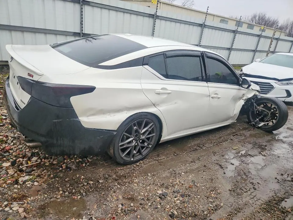 2023 NISSAN ALTIMA SR  