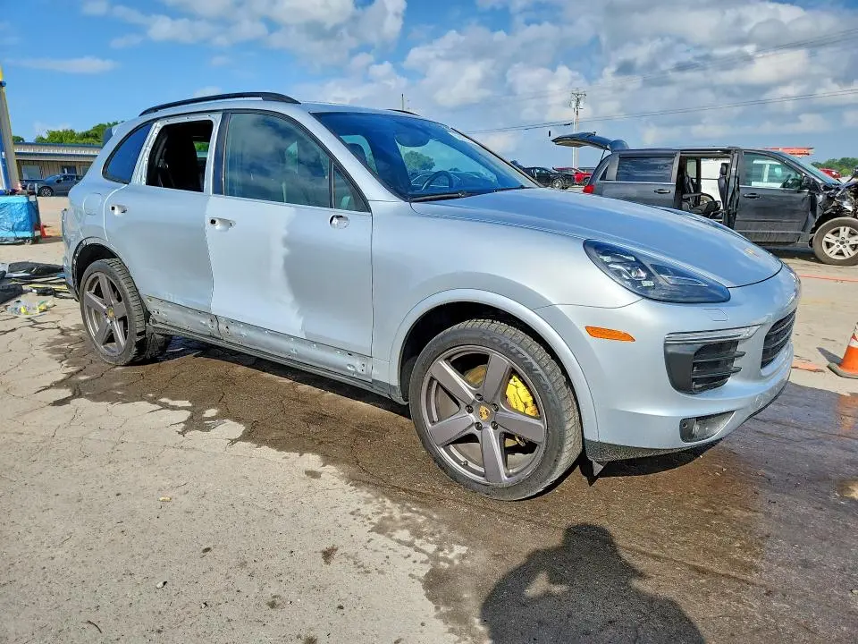 2017 PORSCHE CAYENNE   