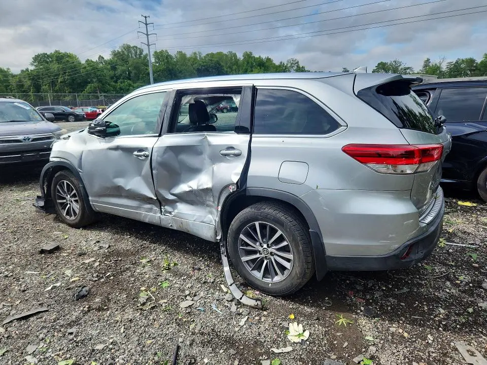 2017 TOYOTA HIGHLANDER XLE  