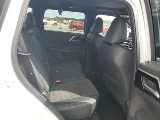 2024 MITSUBISHI OUTLANDER SE  