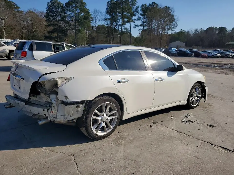 2011 NISSAN MAXIMA S  