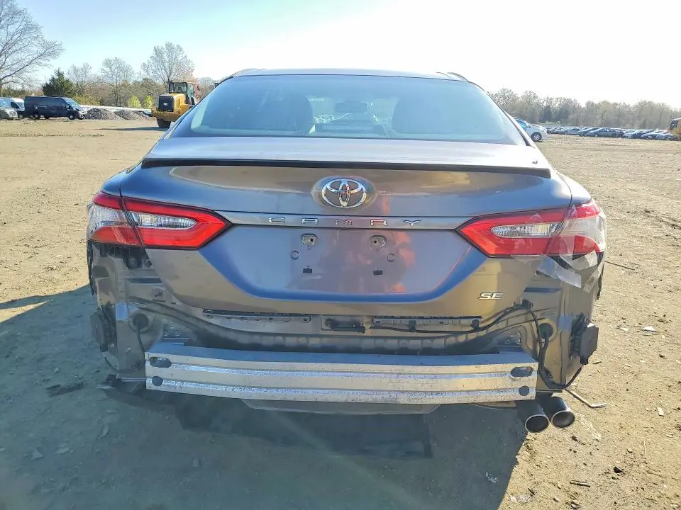 2018 TOYOTA CAMRY SE  