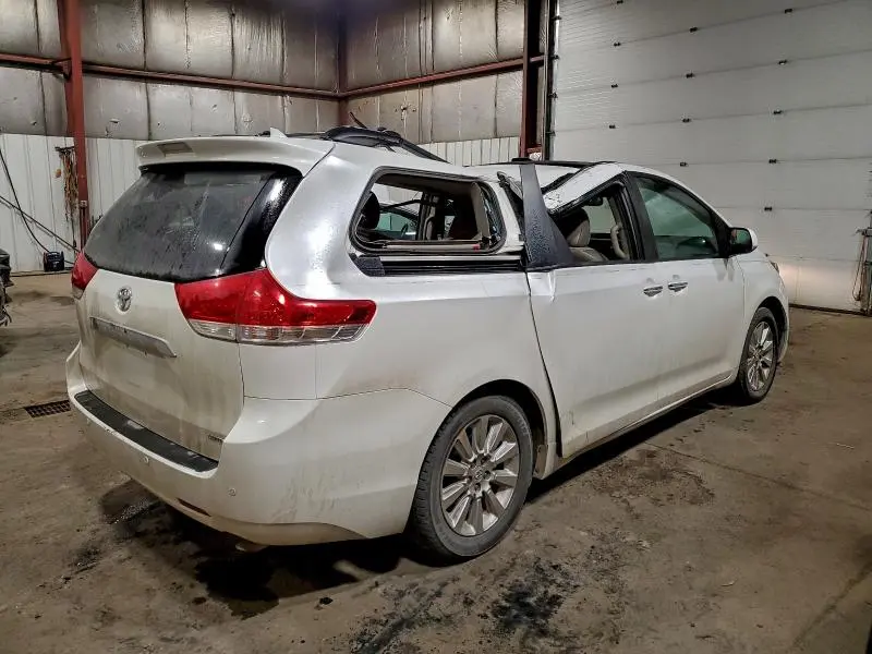 2011 TOYOTA SIENNA XLE  