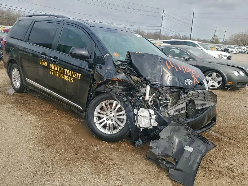 2015 TOYOTA SIENNA XLE  