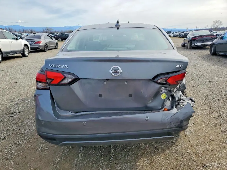 2021 NISSAN VERSA SV  