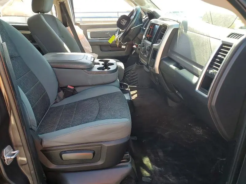 2014 RAM 1500 SLT  